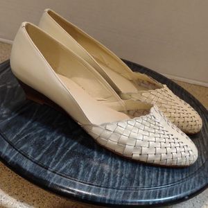 Bandolino Flats Size 8.5   . A8